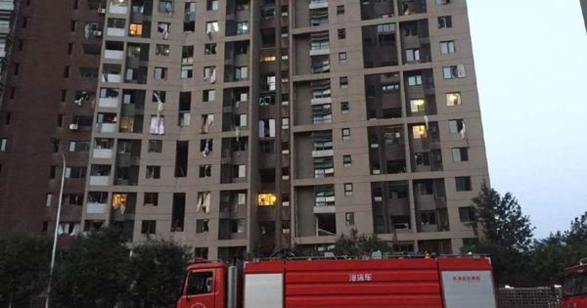 Взрывная волна выбила окна в ближайших домах. / © twitter.com/shanghaiist