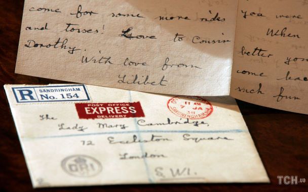 Письмо, написанное принцессой Елизаветой II в возрасте 12 лет в 1938 году и адресованное леди Мэри Кембридж / © Getty Images