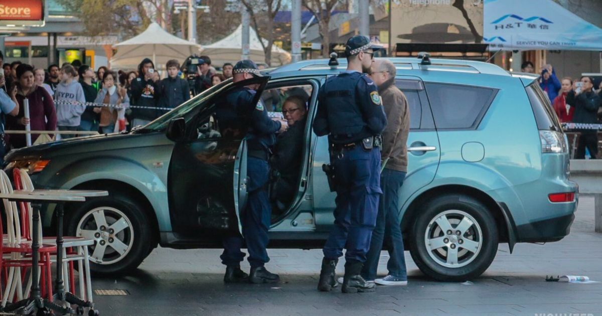 авто влетіло в натовп у Сіднеї в Австралії_7 / © Redball / Twitter
