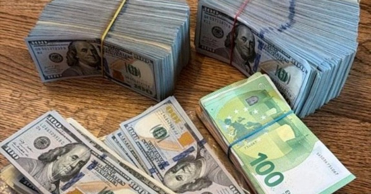 Вилучена у топпосадовців Нацполіції валюта