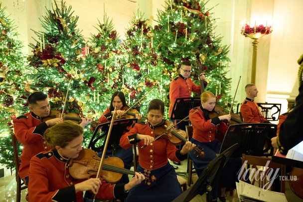 Меланія Трамп прикрасила Білий дім до Різдва 2025 року / © Associated Press