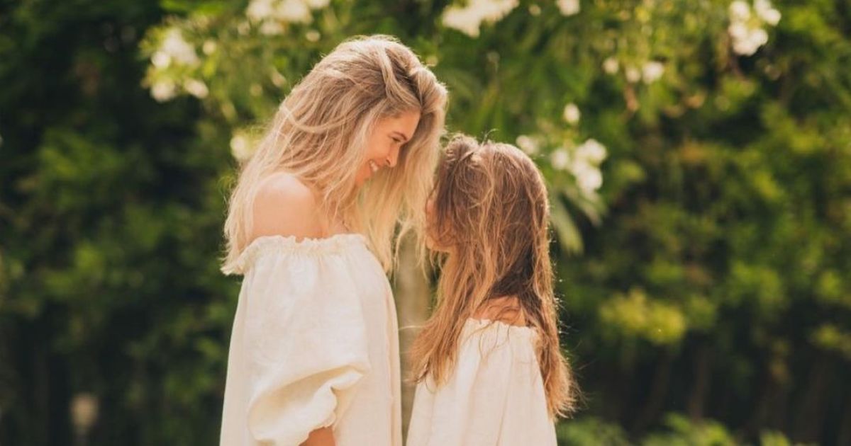 Вера Брежнева показала младшую дочь и подверглась критике