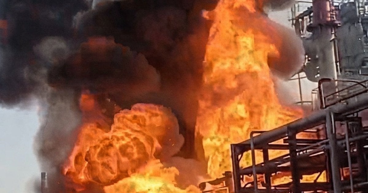 Пожежа на Тюменському НПЗ після атаки