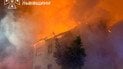 Охоплений вогнем будинок у Мурованому на Львівщині після атаки БпЛА