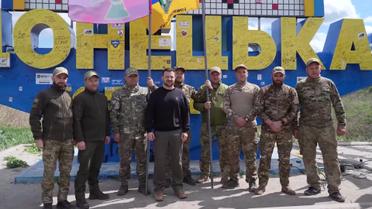 Зеленский оставил и свою подпись на стеле Донецкой области! "Пусть станет ближе украинская Победа!"