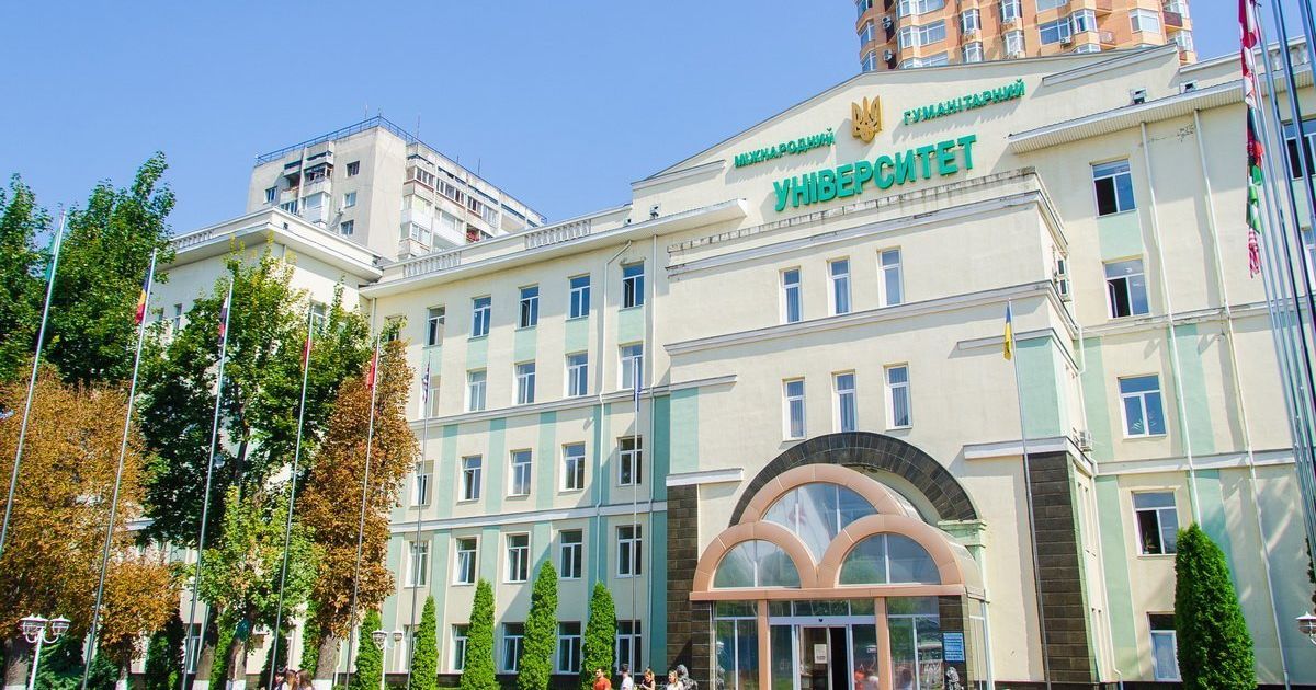 В Одеському університеті викладач історії на парах розповідає студентам, що Україну придумали "польські масони"