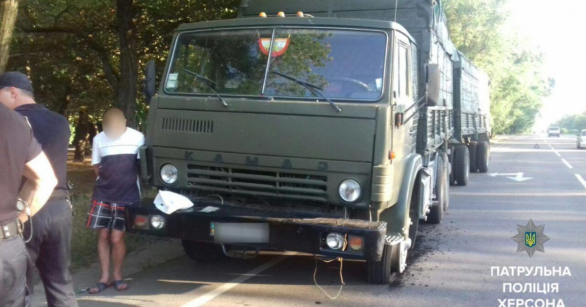 В Херсоне КАМАЗ насмерть сбил велосипедистку с инвалидностью и пытался скрыться