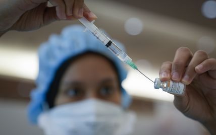 В Китае вакцину от коронавируса одобрили для детей от трех лет
