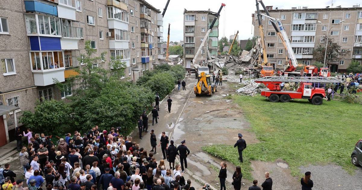 У Нижньому Тагілі вибухом газу зруйновано під'їзд п'ятиповерхівки