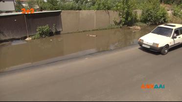 От Осокорков до ул. Коллекторной местные ремонтируют дорогу за свой счет - по документам ее нет