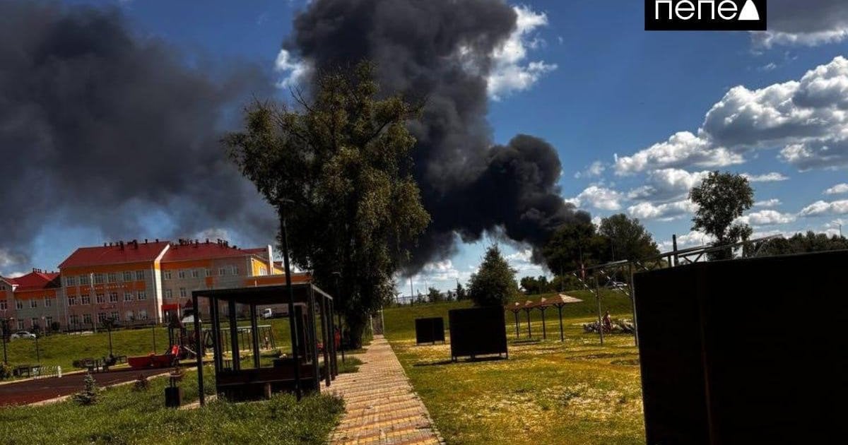 У Росії спалахнув хімзавод У Росії спалахнув хімзавод