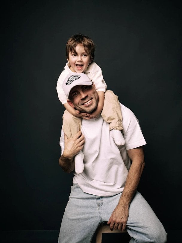 Андрій Бєдняков із сином / © instagram.com/biedniakov