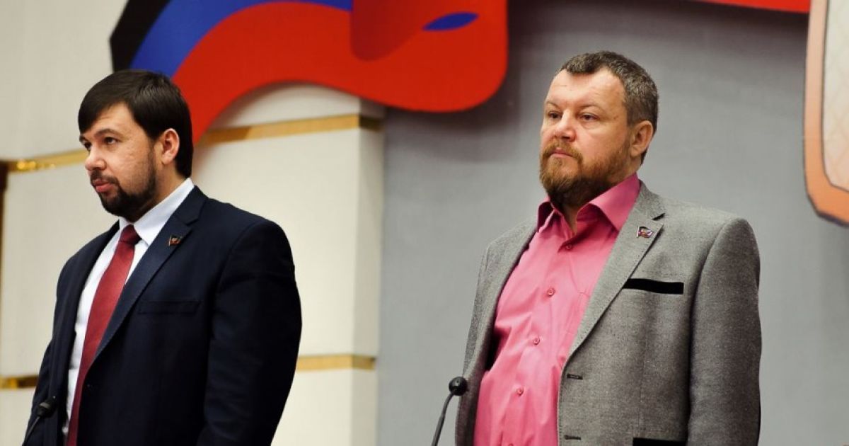 Новый и.о. "председателя народной рады "ДНР" Денис Пушилин и смещенный "спикер парламента" Андрей Пургин