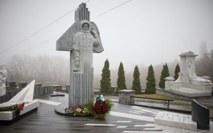 23-я годовщина возвращения украинца из космоса: в Киеве открыли памятник Леониду Каденюку
