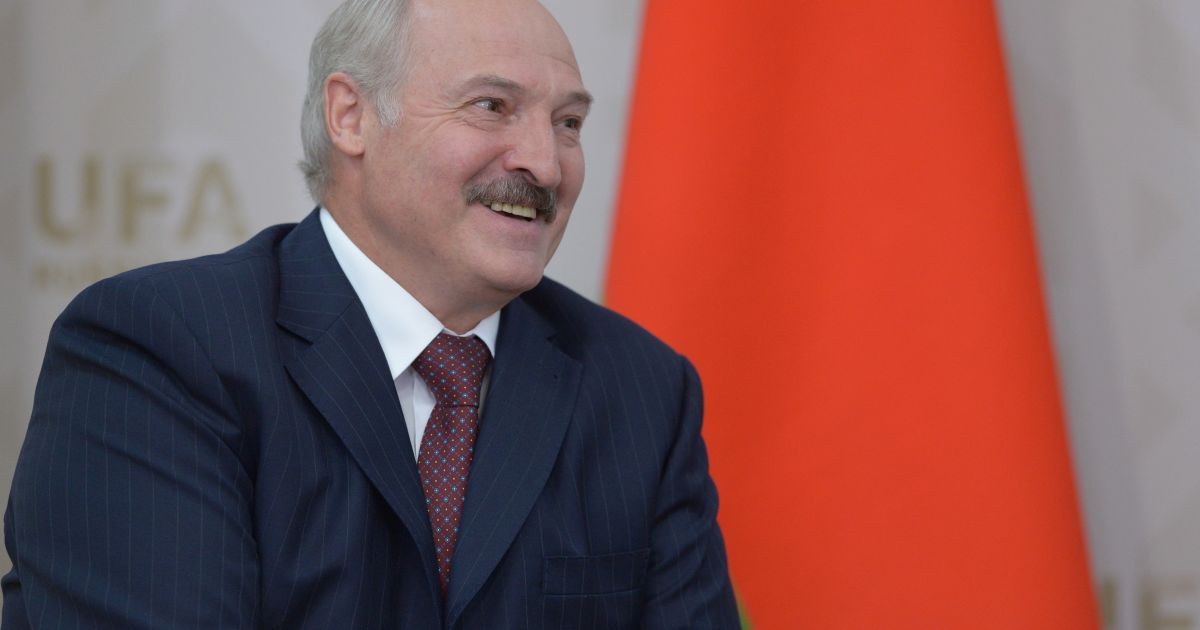 Лукашенко наградили за отпущенных на свободу политических заключенных