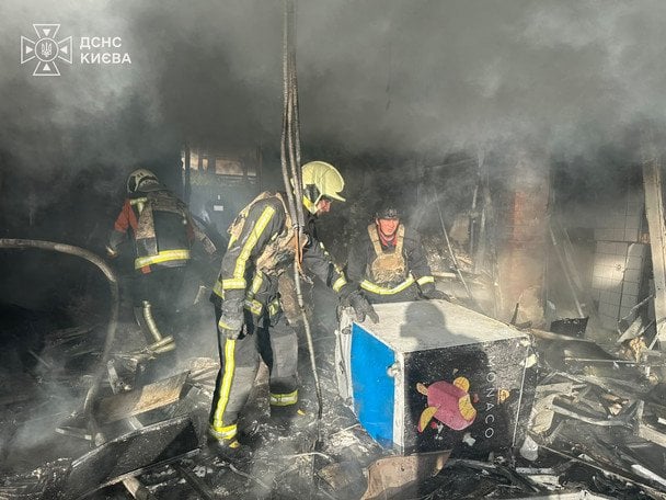РФ від ранку 23 вересня атакує Київ. / © ДСНС
