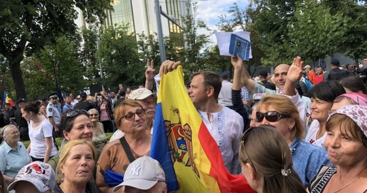 Бессрочная акция: митингующие в Кишиневе требуют признать результаты выборы мэра