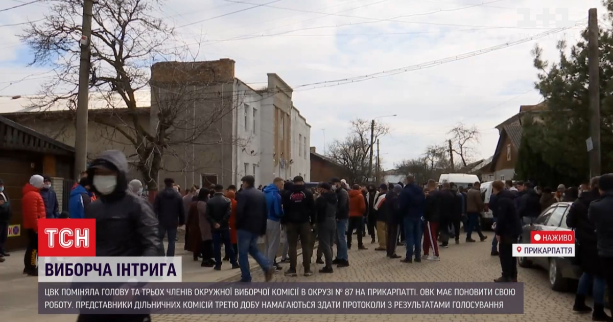 На Прикарпатье возобновила работу ОИК, в которой дважды меняли членов и главу