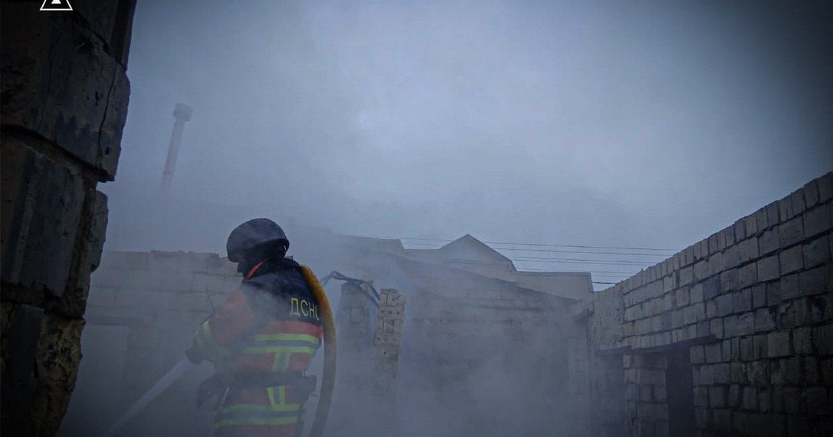Рятувальник на місці пожежі