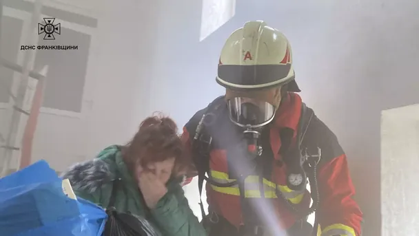 В офісі вибухнув зарядний пристрій. / © ДСНС в Івано-Франківській області