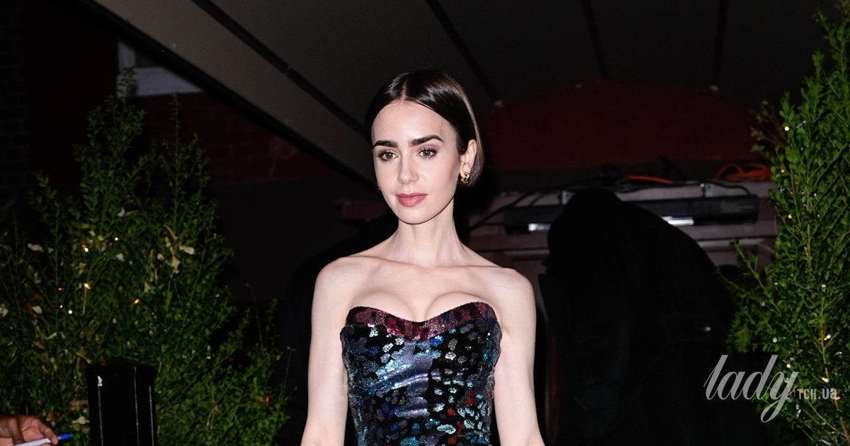 Лілі Коллінз