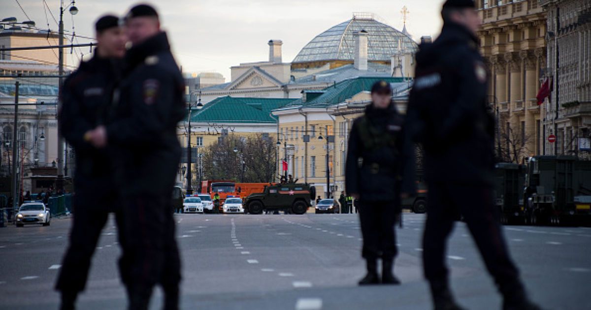 Силовиков стянули в город из-за конфликта гражданских и контрактников