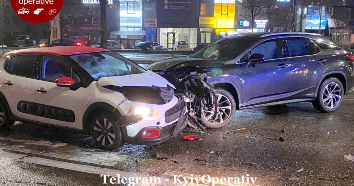 Праздновала день рождения, : в Киеве произошло ДТП, есть пострадавшие