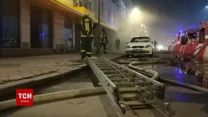 На столичном Подоле тушат пожар в закрытом заведении