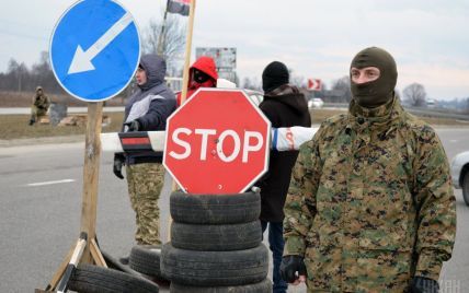 "Охотники" на российские фуры сняли половину блокпостов с украинских дорог