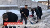"Лопата-челендж": Зеленський закликав людей самотужки почистити країну від снігу