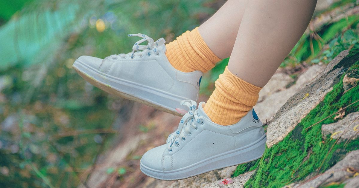 Чем обработать обувь, чтобы она не красила носки