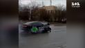 У Києві чоловік протаранив стовп і поїхав у задимленому авто