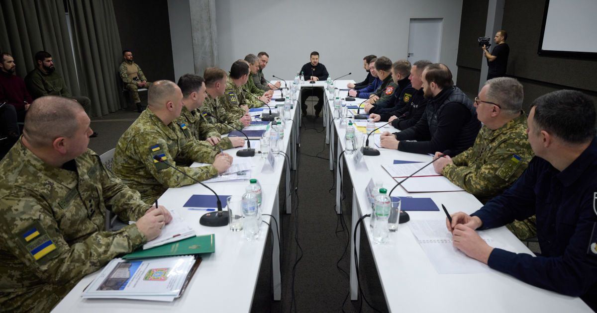 Зеленский во Львове провел координационное совещание с военными: что обсуждали