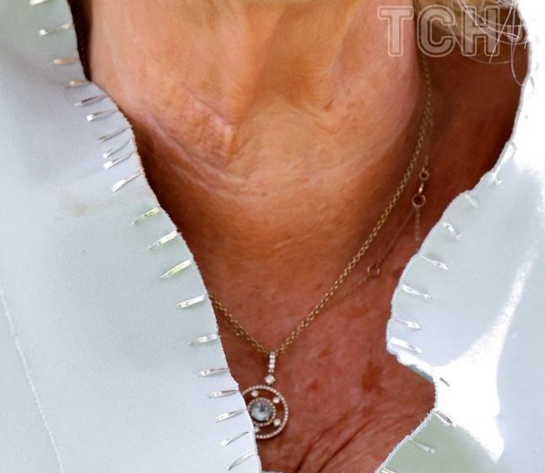 Королева Камілла та її підвіска Kiki McDonough / © Getty Images