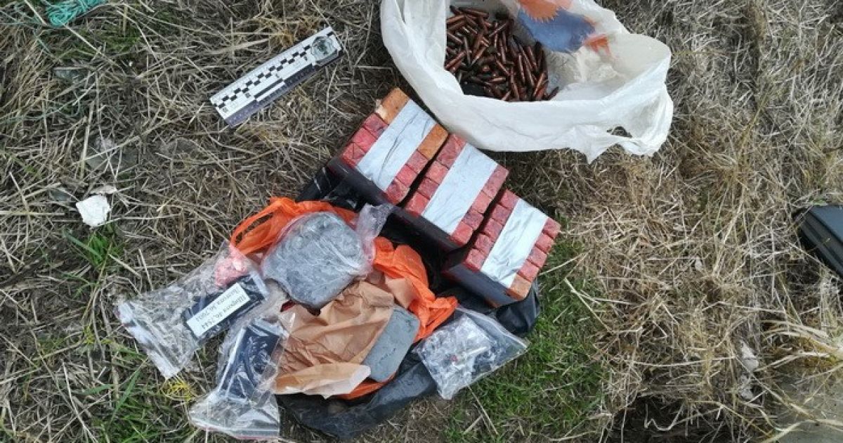 На Запорожье нашли тайники с взрывчаткой и гранатометами, вывезенными из зоны АТО