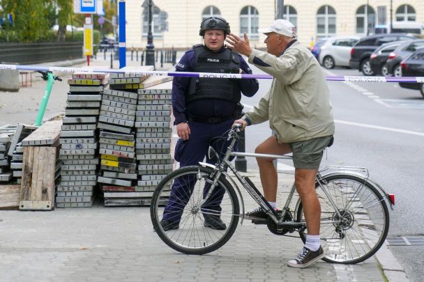 Поліція оточила місце інциденту у Варшаві / © Associated Press