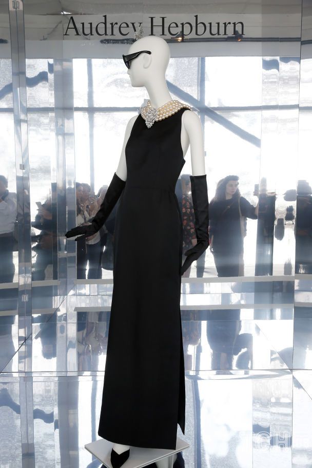 Сукня Одрі Гепберн від Givenchy на виставці / © Getty Images