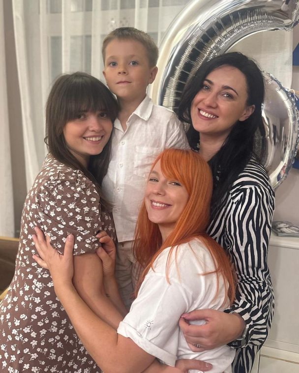 Соломія Вітвіцька на дні народження похресника з родиною Тарабарової / © facebook.com/solomiya.vitvitska