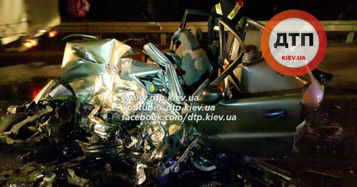 В результаті лобового зіткнення Audi Q7 і Daewoo Lanos загинули дві людини. / © facebook.com/dtp.kiev.ua