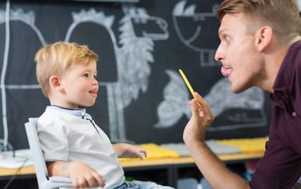 Ребенок не выговаривает звук "р". Как его научить?