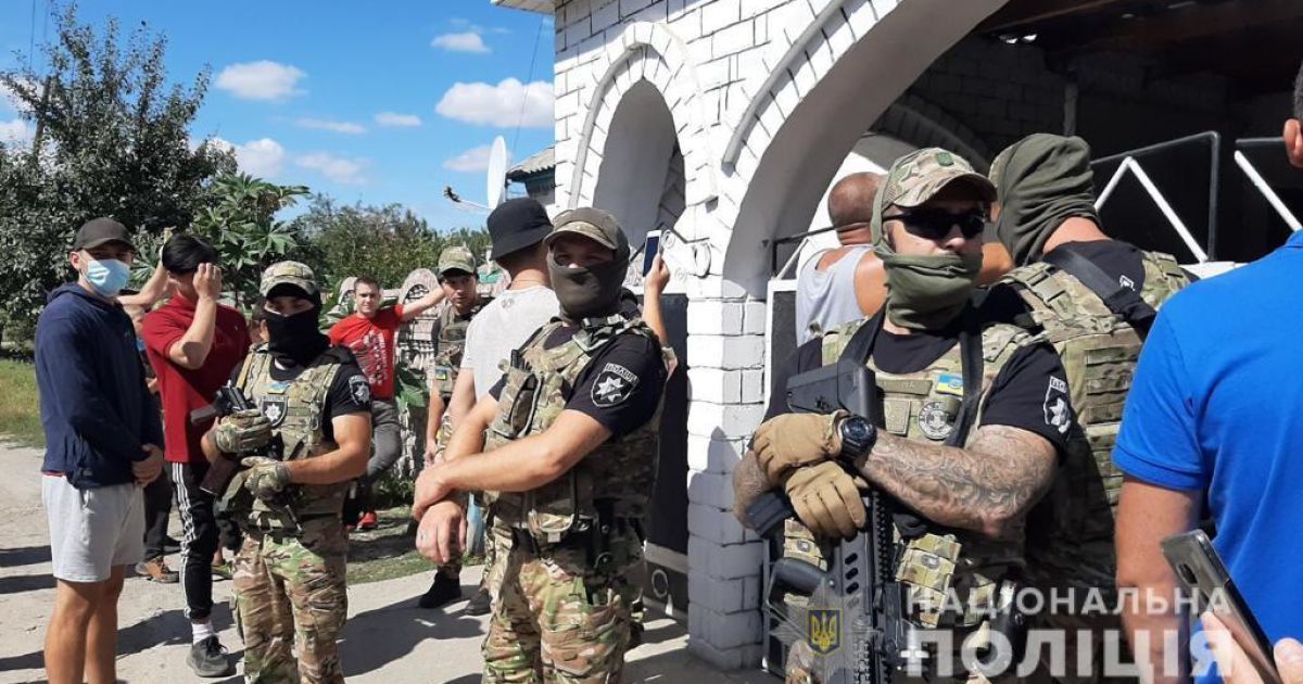 У Харківській області селище повстало проти ромів - мирна акція переросла у зіткнення