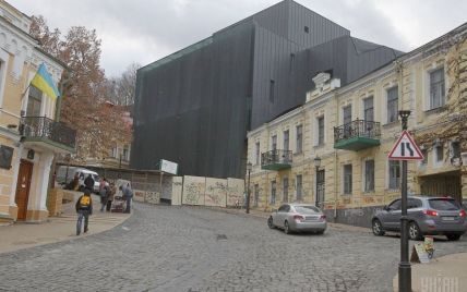 Директор Театра на Подоле расхвалил скандальное здание на Андреевском спуске