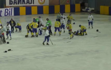 Хокейний матч за участю збірної України завершився грандіозною бійкою на льоду