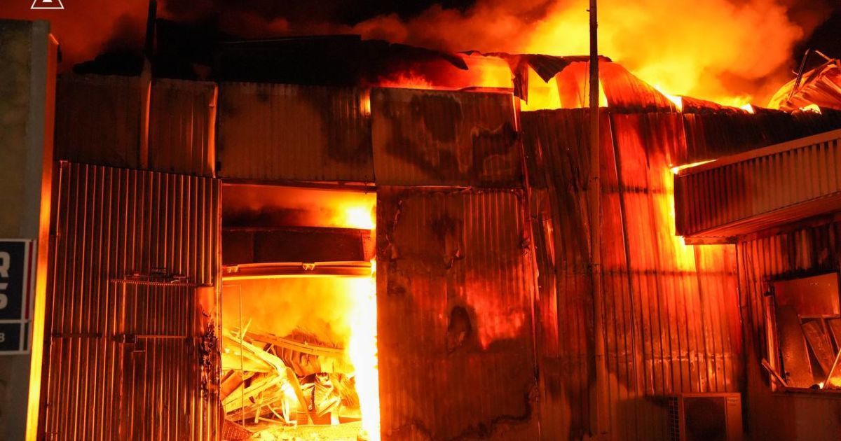 На месте вспыхнул масштабный пожар, ликвидированный пожарными