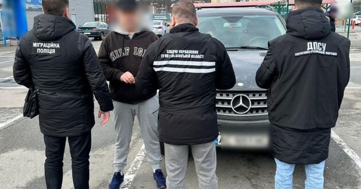 Во Львове разоблачили схему бегства уклонистов за границу: сколько стоил билет в один конец