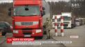 На кордоні з Словаччиною утворились кілометрові черги з вантажівок