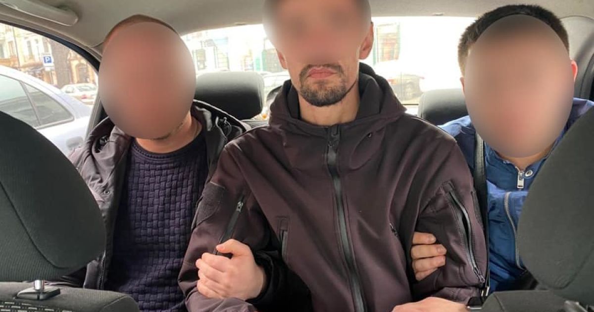 На перший погляд - нещасний випадок: під Києвом таксист убив власну тітку, щоб розрахуватися з боргами