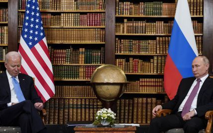 Встреча в Женеве: Путин подарил Байдену хохлому, а Байден Путину — солнечные очки и статуэтку