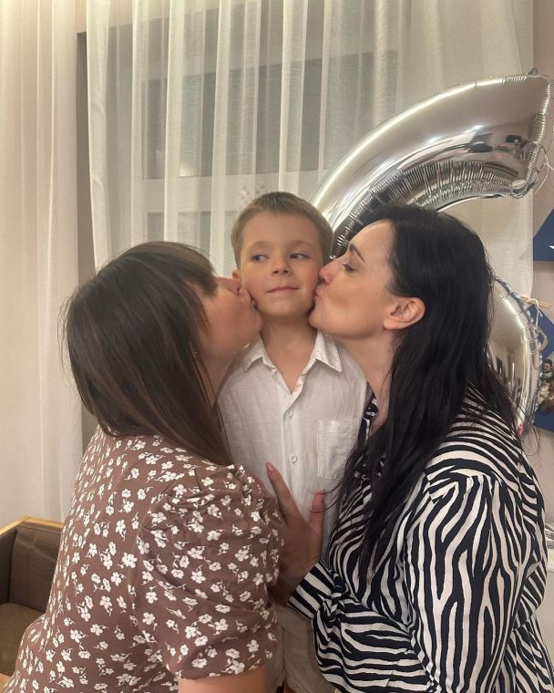 Соломія Вітвіцька на дні народження похресника з родиною Тарабарової / © facebook.com/solomiya.vitvitska