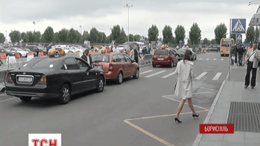 В пробке на проспекте Бажана были те, кто опоздал на самолет